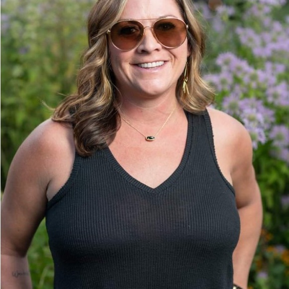 Meet your Posher, Erin - Picture 3 of 3